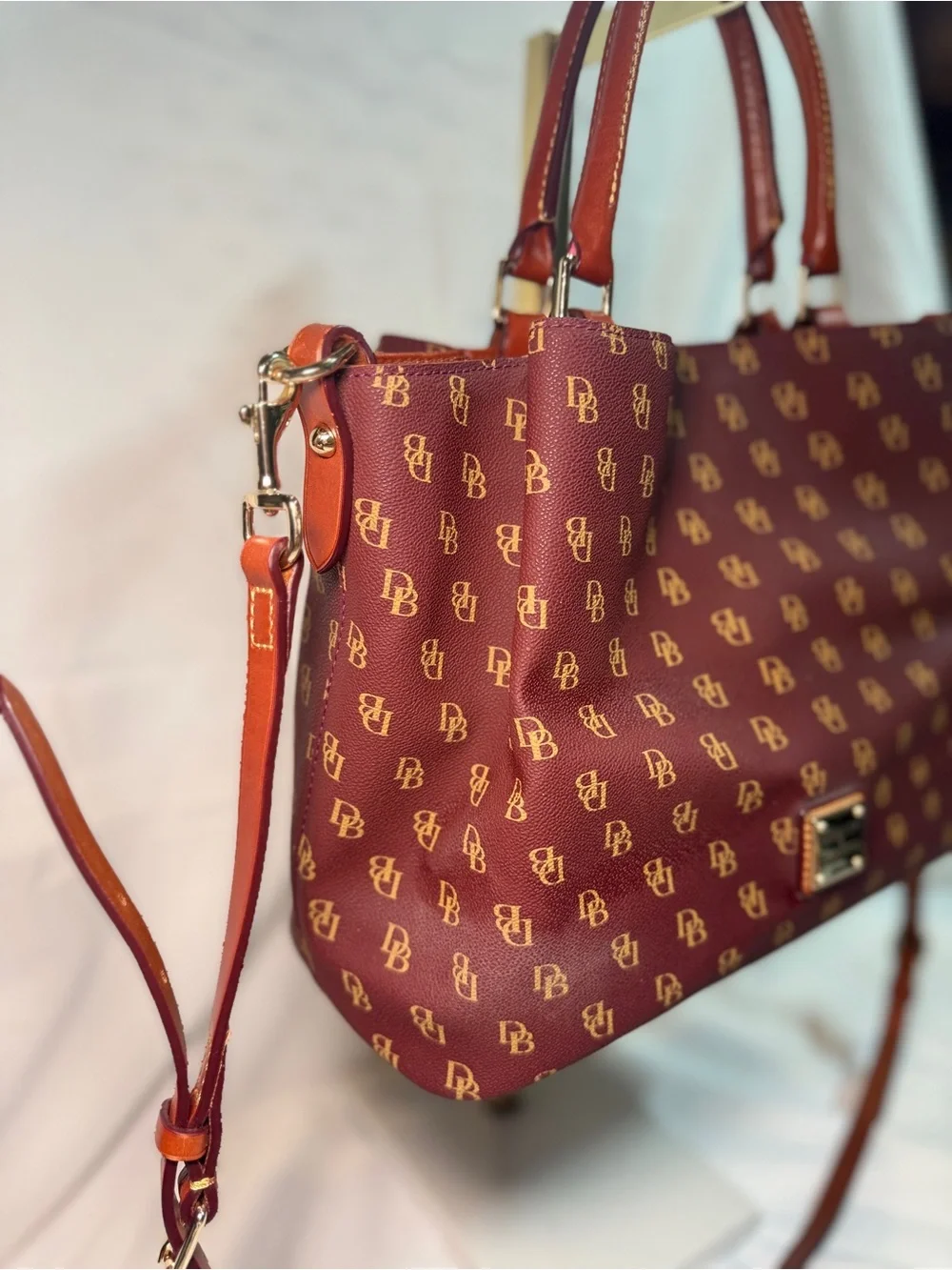Dooney & Bourke classic dooney
